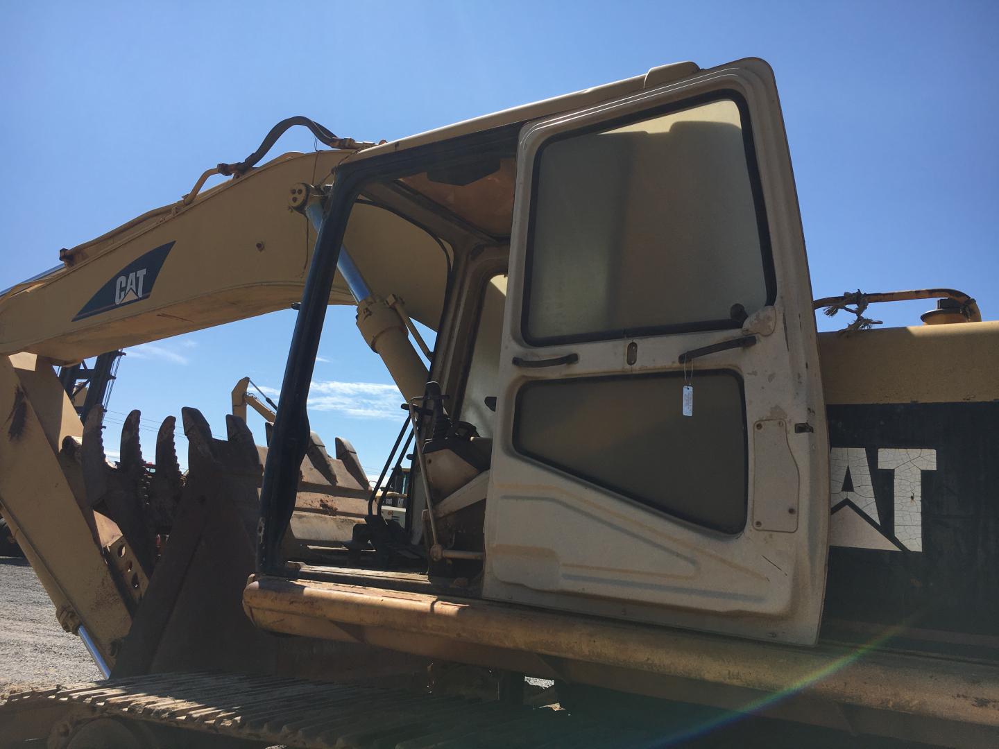 ./imagenes/INVOICE/2019/17020/EXCAVADORA CATERPILLAR 330L (61).JPG